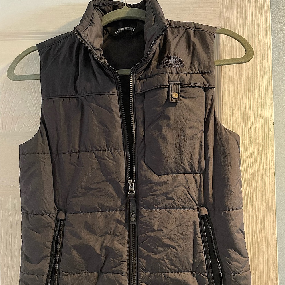 Boys size 10/12 The North Face black vest